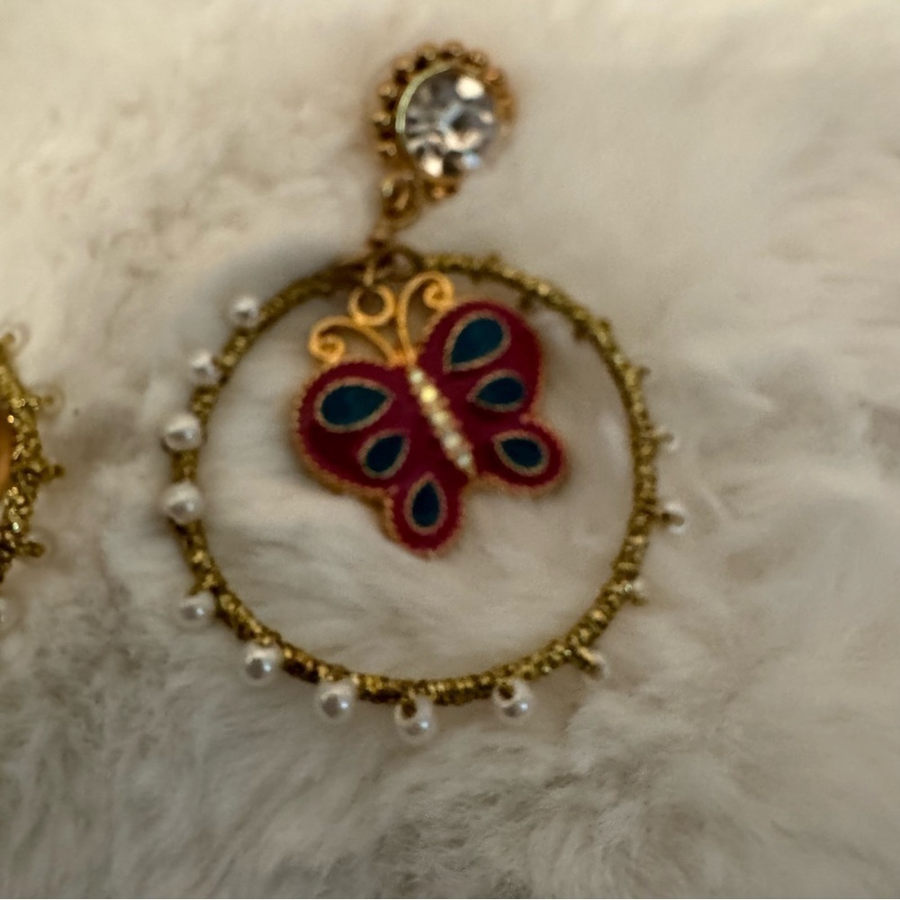Betsy Johnson Butterfly Earrings. Gold dangling Butterflies. Pearls Pink Blue - Picture 5 of 10